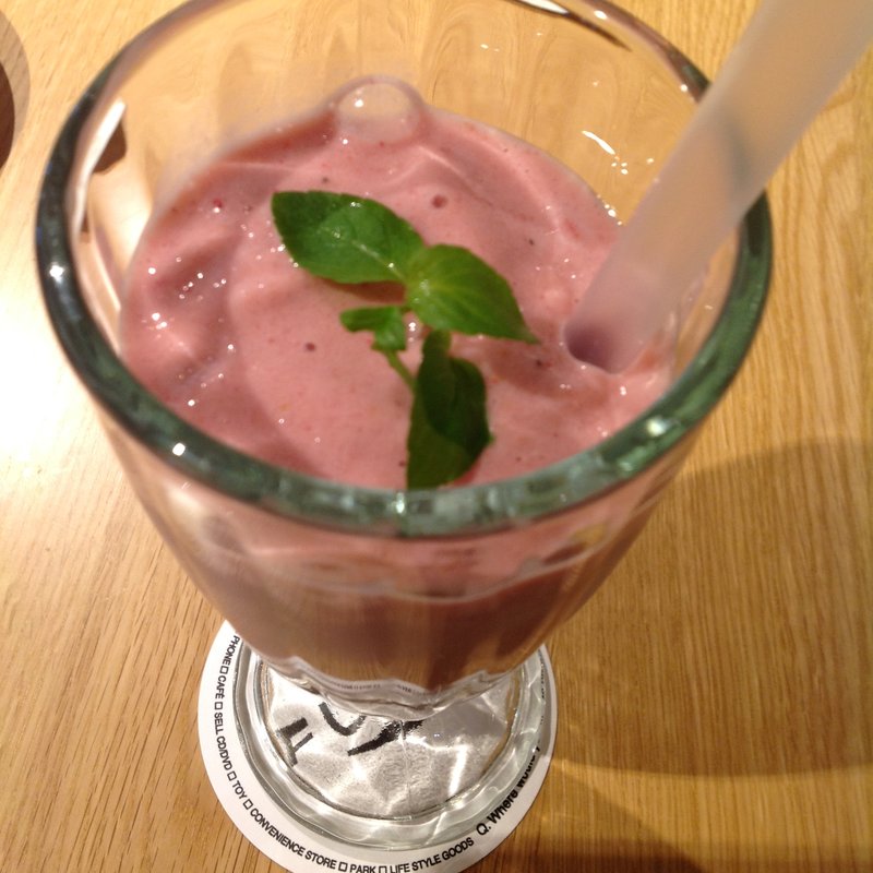 バナナとイチゴのスムージー(FUSU （フースー）)