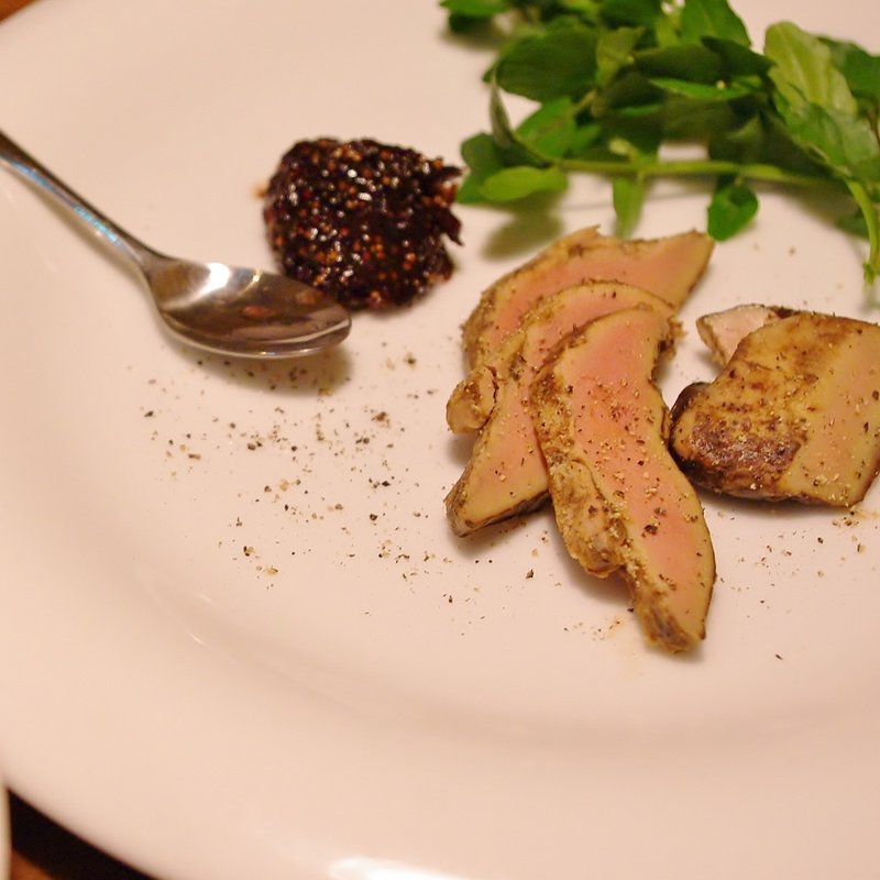 フォアグラのカナッペ　ドライ無花果赤ワイン煮(けむり 人形町店 )