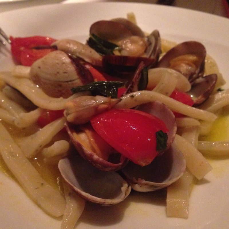 シャラティエッリ アサリとフレッシュトマトのアマルフィ風(BIANCA （ビアンカ）)