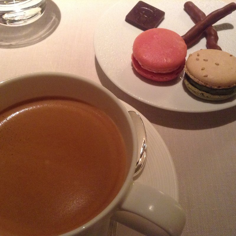 コーヒー マカロン添え(ラ・ロカンダ ザ・リッツ・カールトン京都 （La Locanda）)