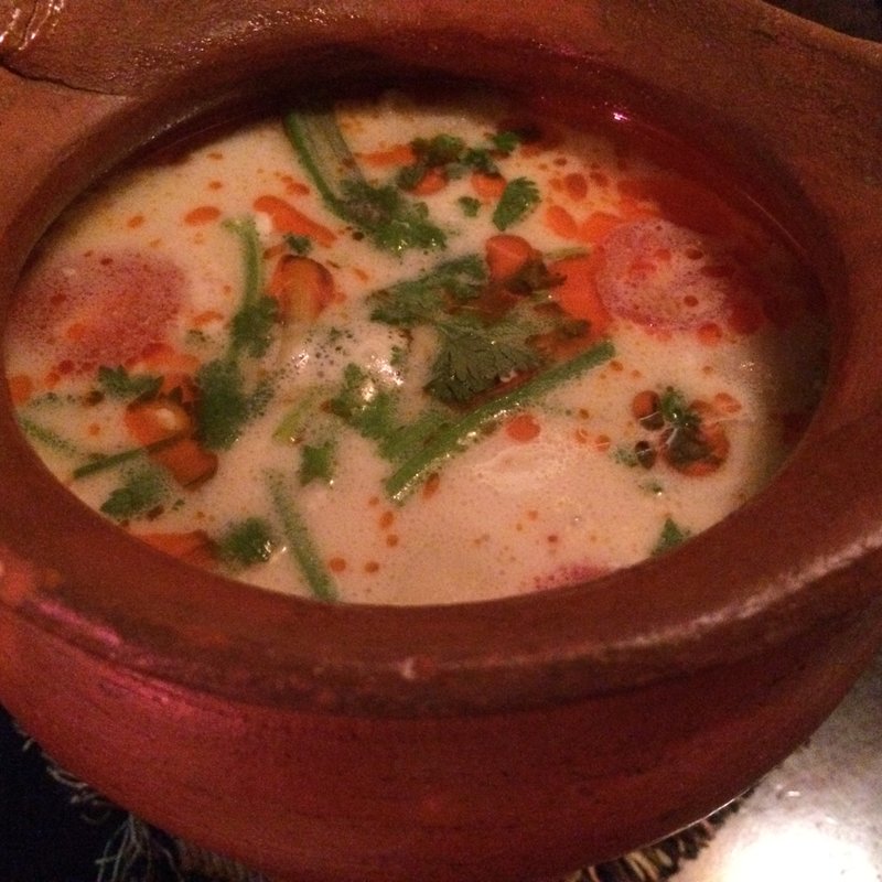 鶏肉のココナッツミルクスープ(BACKPACKER'S CAFE 旅人食堂 （バックパッカーズカフェ タビビトショクドウ）)