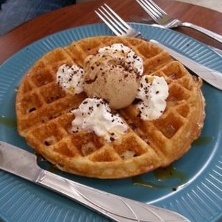 Caramel Macchiato waffle(Smokey’s Pipe and Coffee)