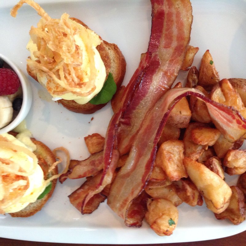 ロブスターケーキとブリオッシュトースト(beacon)