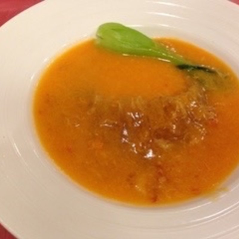 フカヒレの姿煮上海蟹ミソ入り(揚州飯店本店)