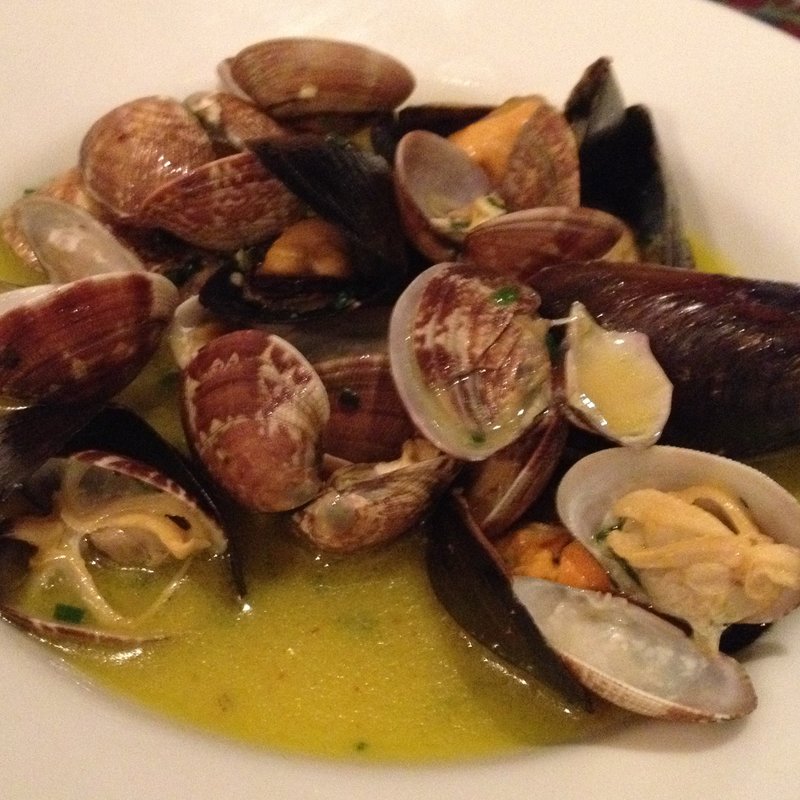 アサリとムール貝の白ワイン蒸し(ｔａｎｔａ)