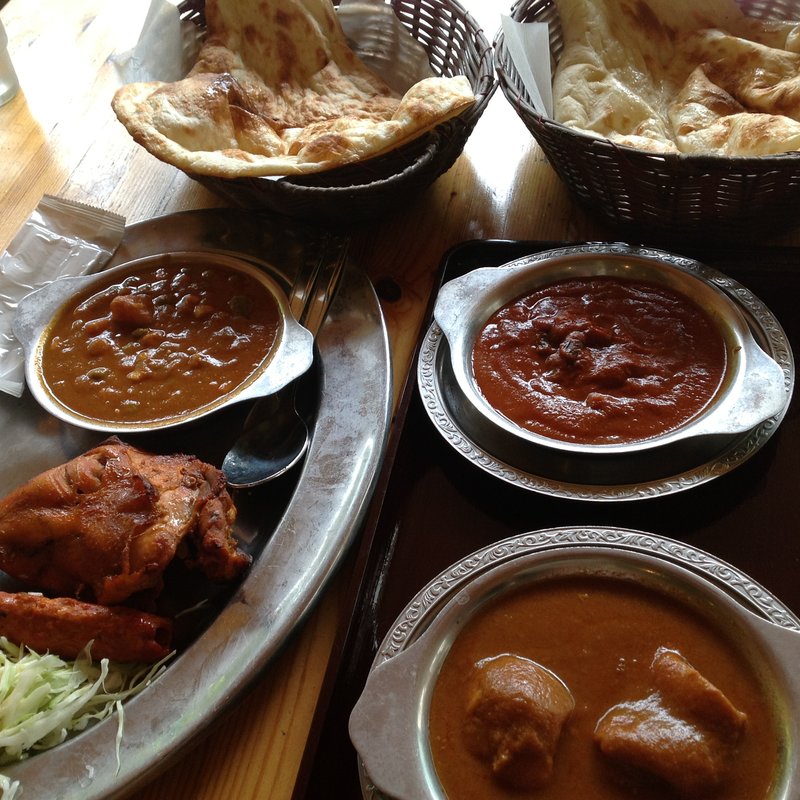 タンドリーミックスグリルとナン、ドーキシミカリー(ONSEN食堂)