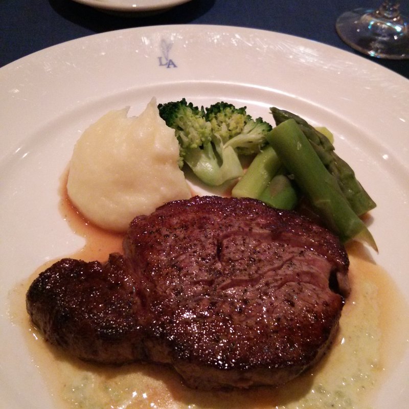 牛フィレのポワレペッパーソース(ラパン・アジル )