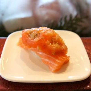 サーモンとトマト(sushi of gari)