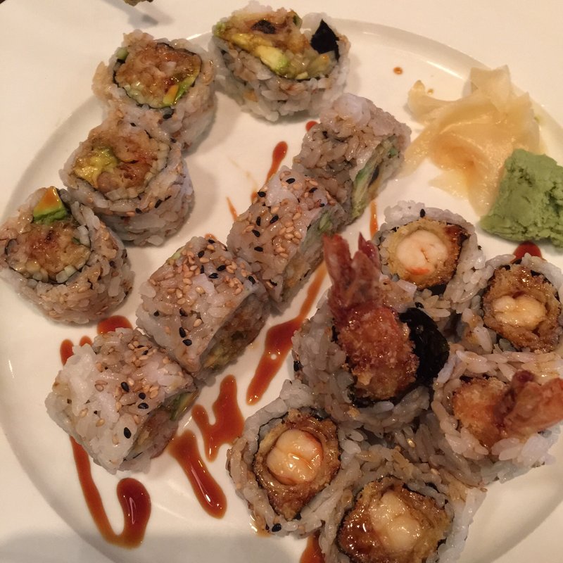 うなぎとアボカドロールとエビてんぷらロール(Fuji Steakhouse)