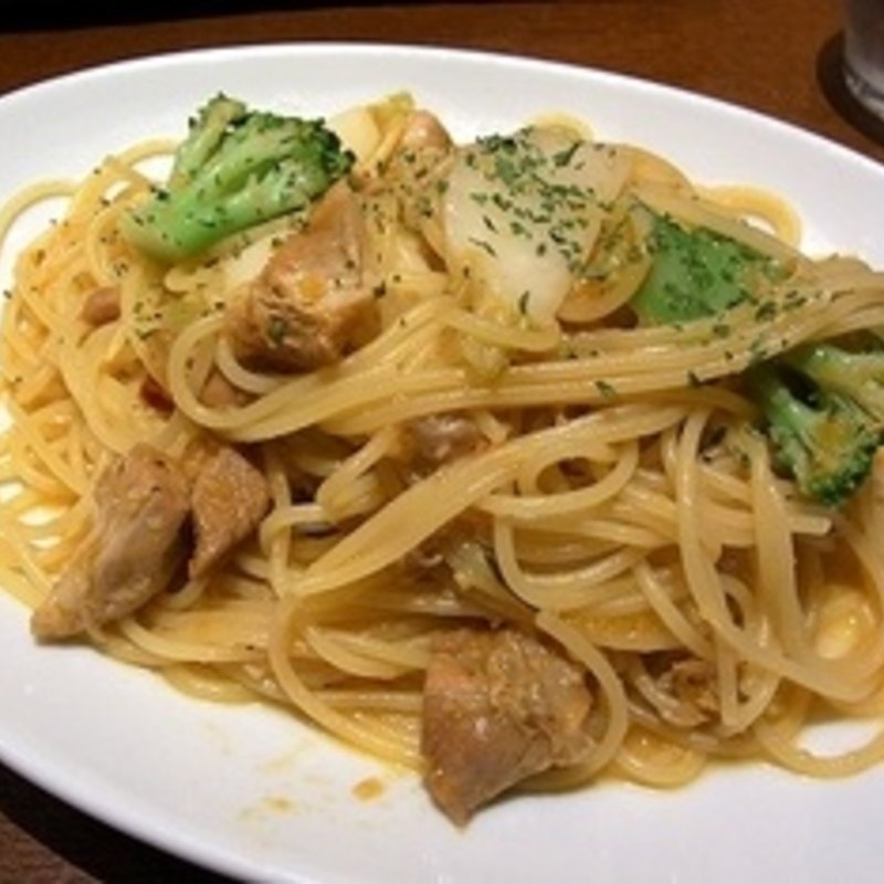 ”鶏のうま煮”と旬野菜のペペロンチーノ～カブ・ブロッコリー (バール・デル・ソーレ 横浜ジョイナス店)