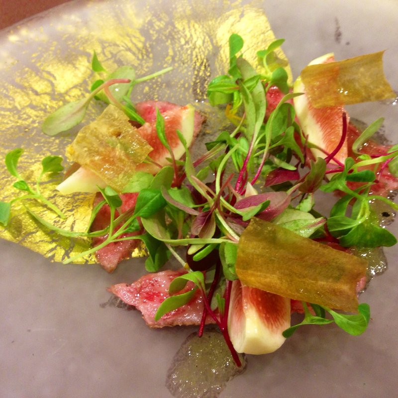マイクロリーフと黒毛和牛のカルパッチョ(Q.E.D.クラブ)