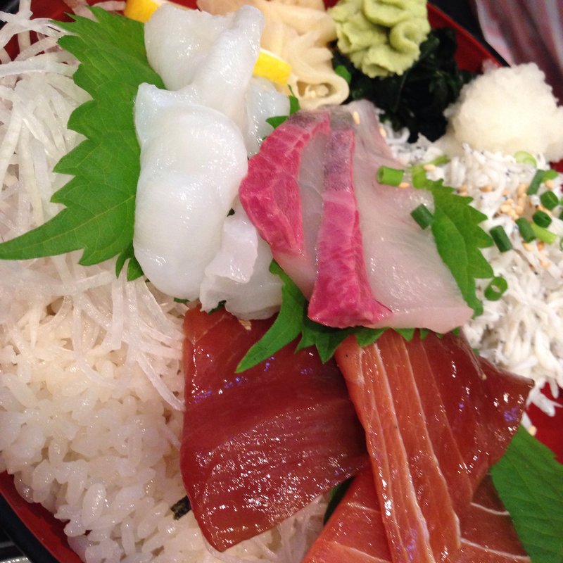 夏の4点盛りどんぶり(とびっちょ)