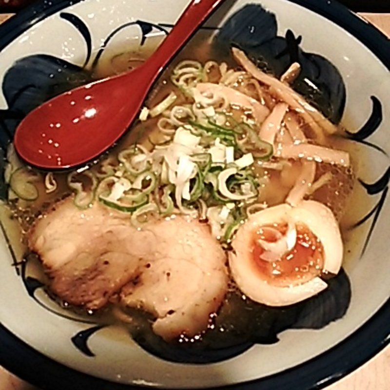 ワンタンメン(えびすラーメン)