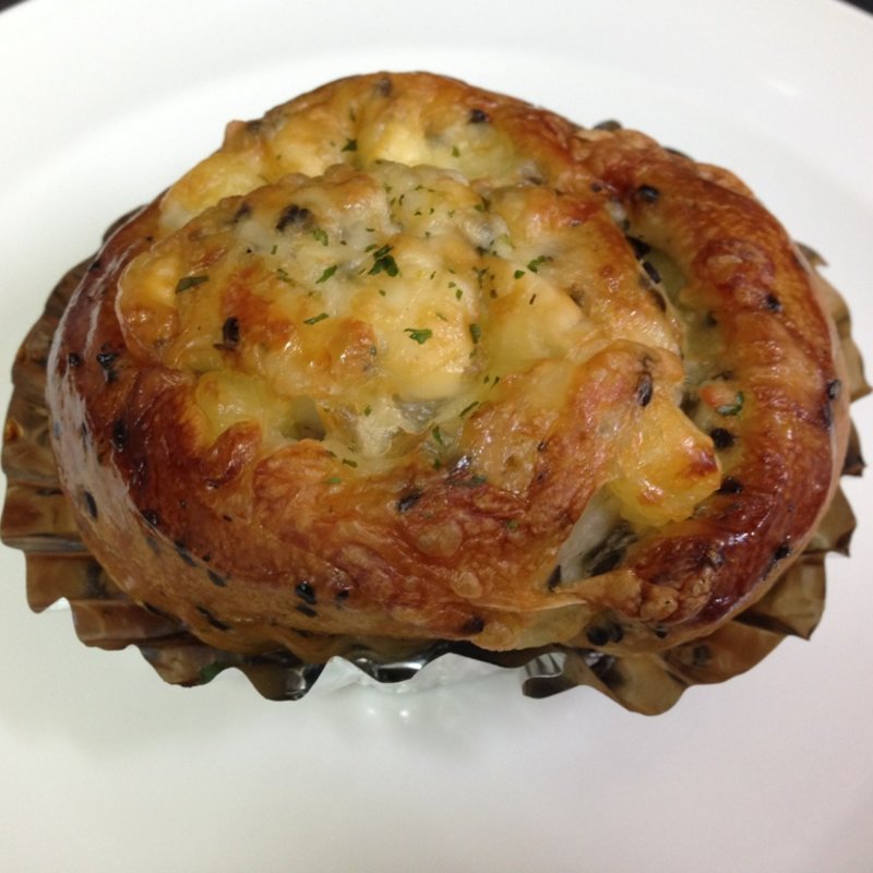 ベーコンチーズセサミロール(ベーカリー＆カフェ ル・パセリ)