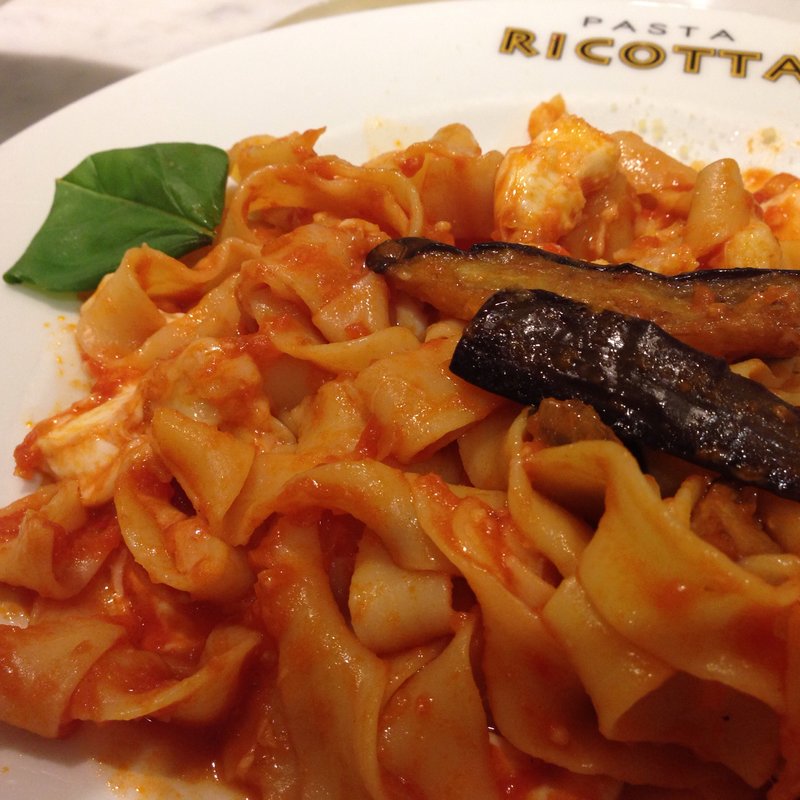 モッツァレラと揚げナスのトマトソース(VIETNAMESE CYCLO Echika表参道)