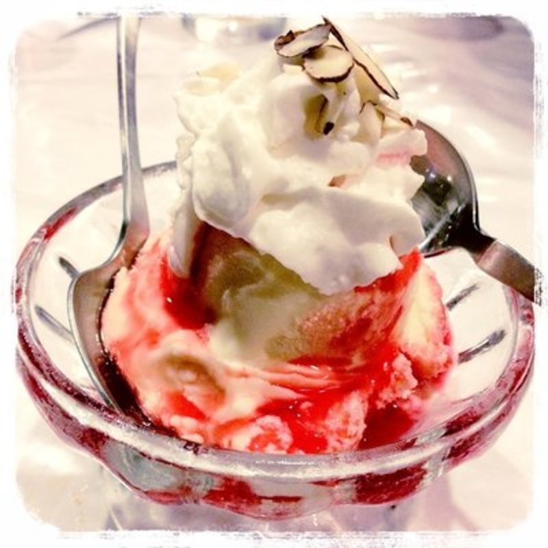 Strawberry ice cream(Yotteko-Ya)