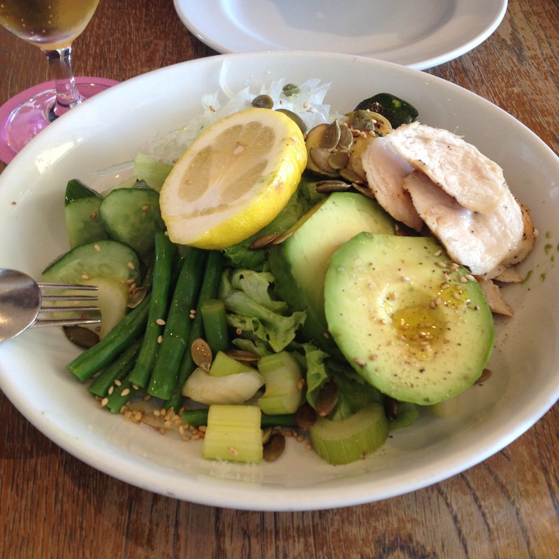 フレッシュグリーン&グリルチョップドサラダ(bills 七里ヶ浜)