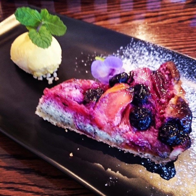 アールグレイとプラムのタルト(ラ・ブリーズ （La Brise）)