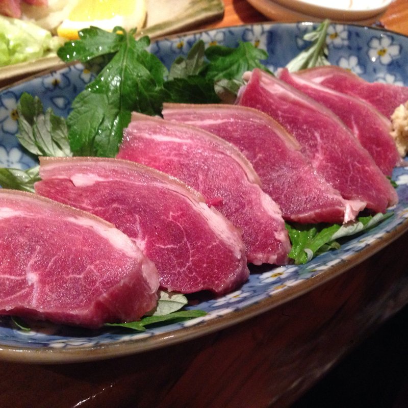 ヤギ刺身(あぐん茶 （あぐんちゃ）)