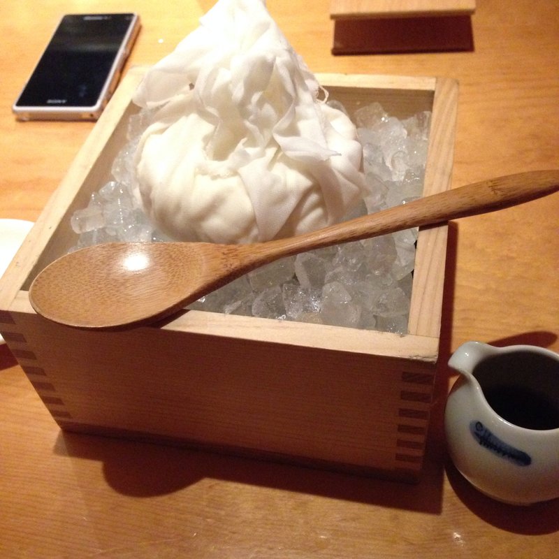 天然水仕込み　大吟醸豆腐 (おばんざい・炙り焼き・酒 菜な KITTE丸の内店)