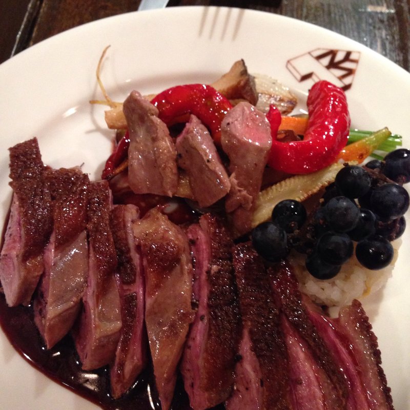 鴨胸肉のロースト(Bar a Vin ムッシュヨースケ)