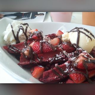 Red velvet waffle w Strawberries (Treat Tea & Ice)