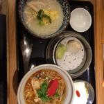 酸辣麺とおかゆのハーフ＆ハーフセット(粥餐庁 新宿京王モール店)
