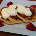 Pancake with vanilla crème (additional topping: fresh strawberries)