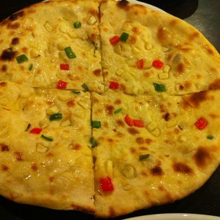 Garlic With Cheese Naan(Pakeeza North India Restaursnt)