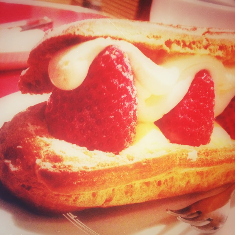 いちごのエクレア(ポータルカフェ スバコ・ＪＲ京都伊勢丹店 )