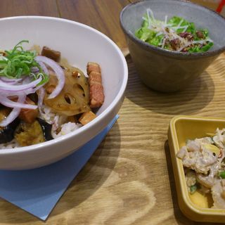 ベーコンとお野菜のあったかどんぶりバルサミコ風味(ココノハ 神戸ハーバーランドumie店)