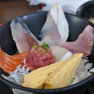 海鮮丼(伊豆中　ばんばん食堂)
