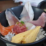 海鮮丼(伊豆中　ばんばん食堂)