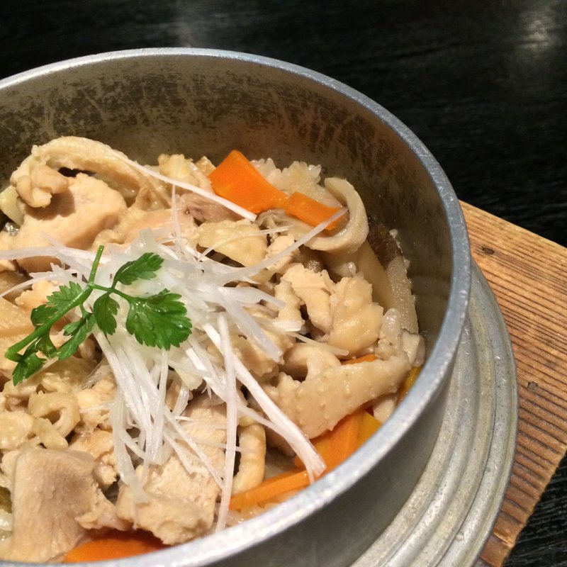 新米比内地鶏釜炊き御飯(秋田県アンテナショップ＆ダイニング あきた美彩館)