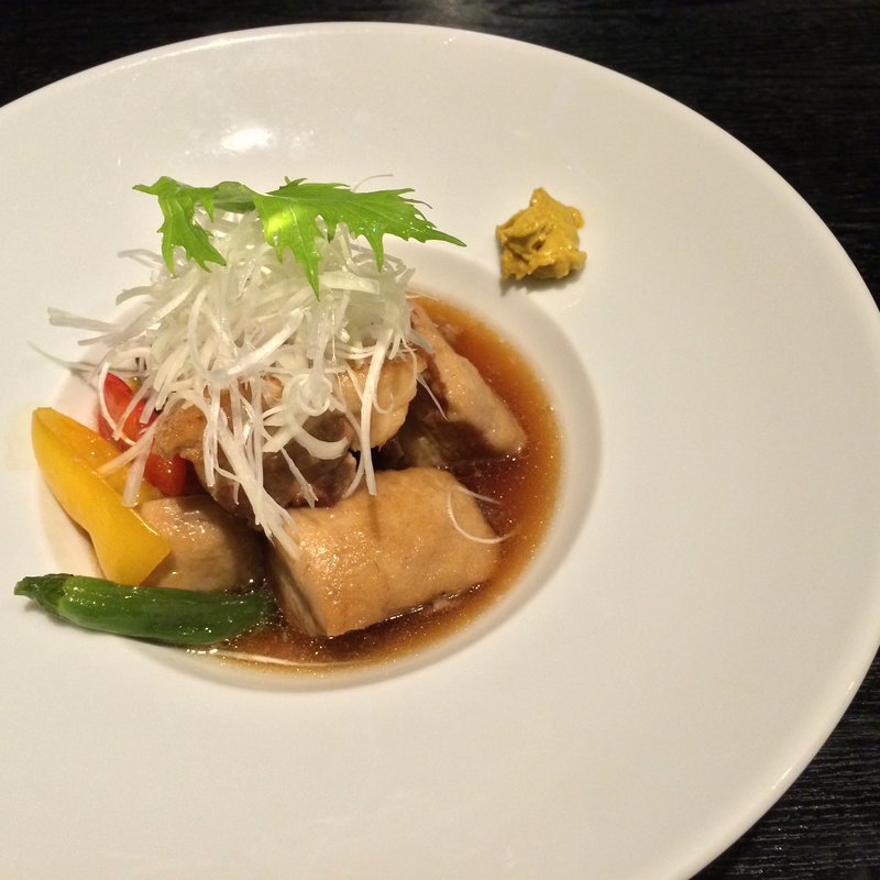 桃豚の角煮(秋田県アンテナショップ＆ダイニング あきた美彩館)