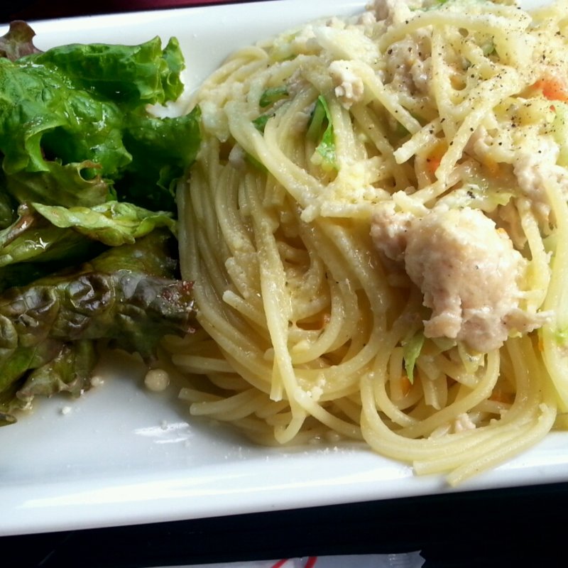 鶏肉のラグーソーススパゲティ(UT Cafe BERTHOLLET Rouge)