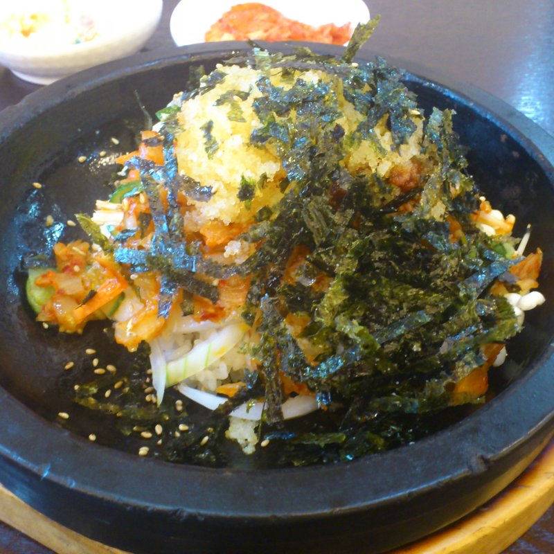 トビコとキムチ入り石焼ビビンバ(古宮（고궁）)