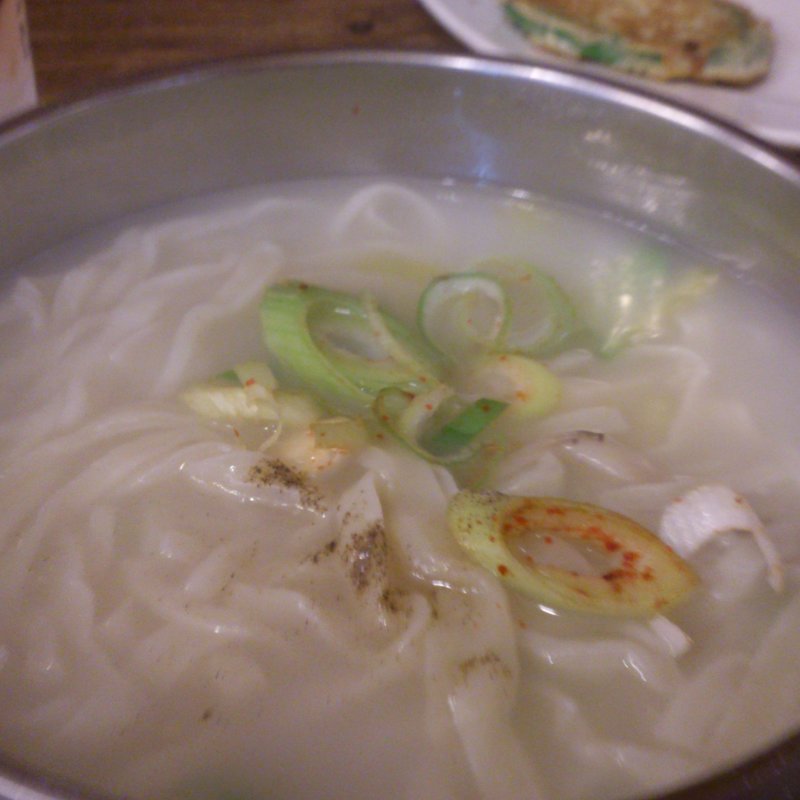 カルグクス(秘苑ソンカルグクス（비원 손 칼국수）)