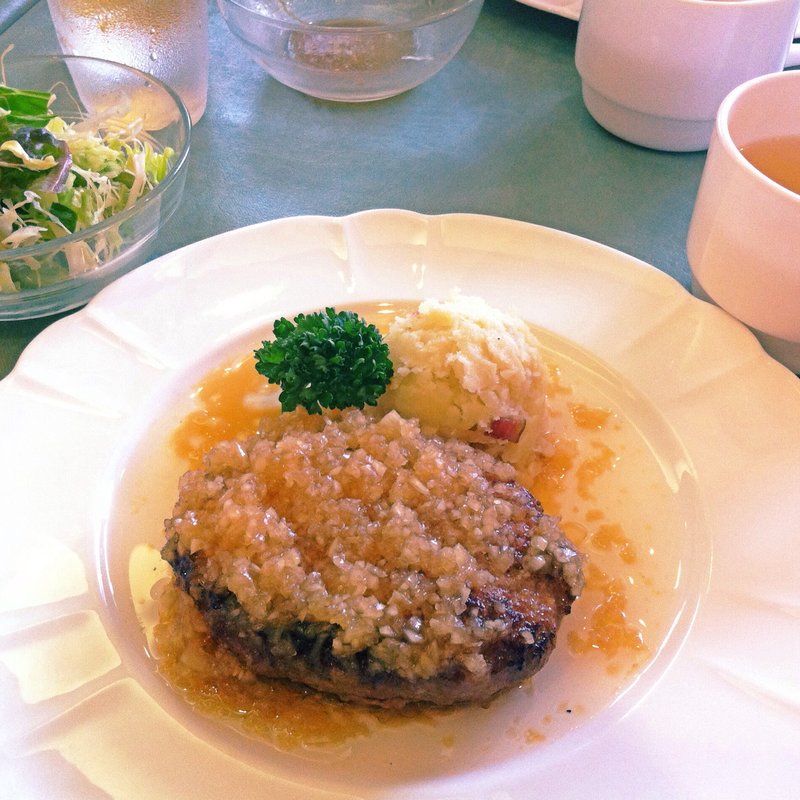 シャリアピン風ハンバーグ(レストランラグー)