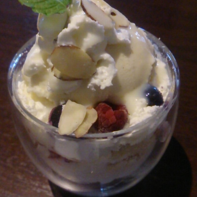 ミニパフェ ベリーベリー(カフェ トロワ （Cafe trois）)
