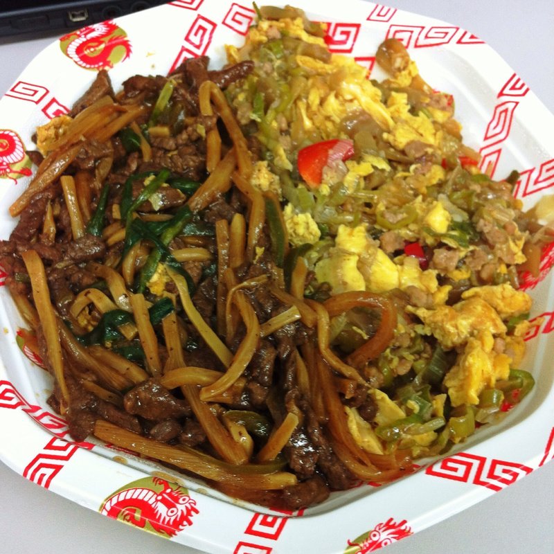 2色丼（青椒肉絲＆ザーサイの卵炒め）(元祖 紙やき ホルモサ 新青山ビル （カミヤキ ホルモサ）)