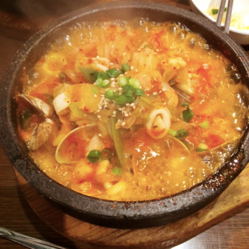 石焼海鮮キムチ丼(でりかおんどる 1号店(本店))