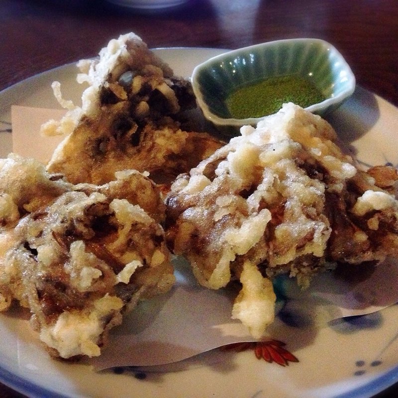 まい茸の天ぷら(蕎麦屋 一笑)