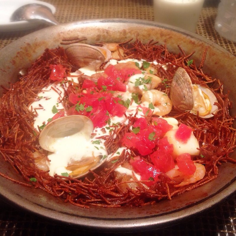 フィデワのパエリアランチ【ピンチョス・サラダ付】(カタランスパニッシュ ビキニタパ)