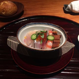 蒸し寿司(カモシヤ クスモト （kamoshiya Kusumoto）)