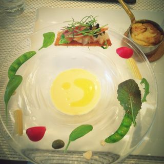 トウモロコシ料理2種の味比べ　～　鮮魚のスープサラダと温かいスフレ(Restaurant AIDA 恵比寿)