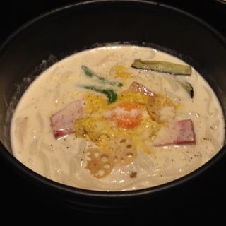 カルボナーラのおうどん(麺匠の心つくし つるとんたん 新宿店)