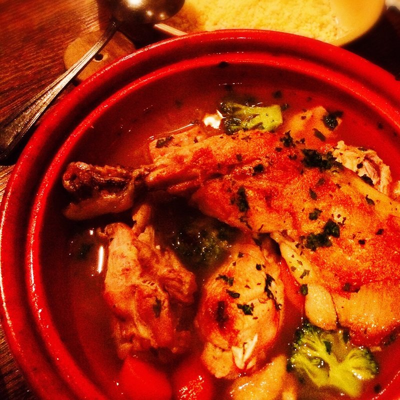 鶏もも肉のタジン(ビストロ ハムサ 中目黒)