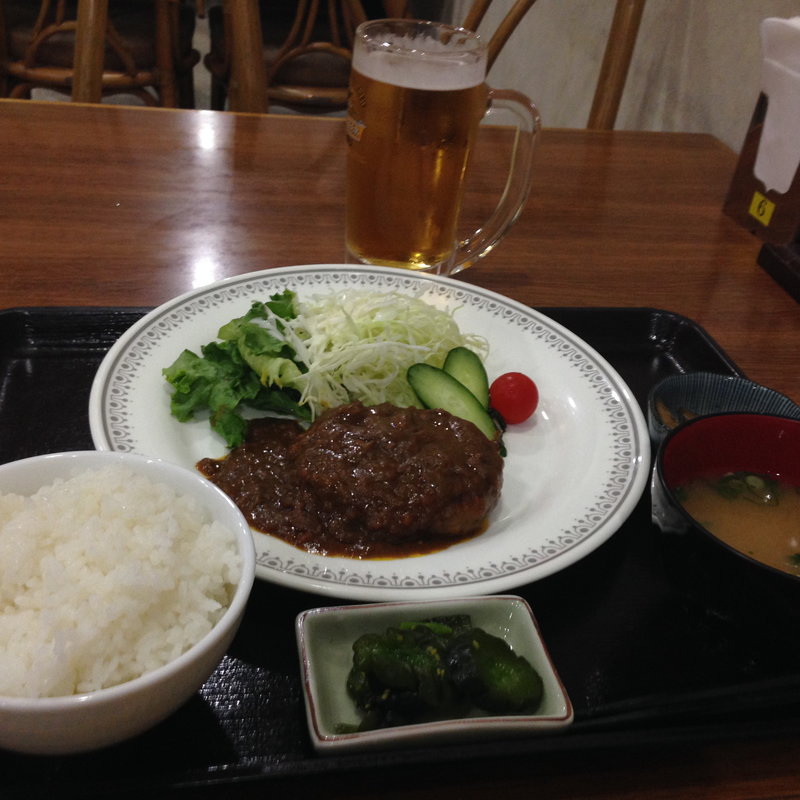 カレーハンバーグ定食(アルファ・ガーデン)