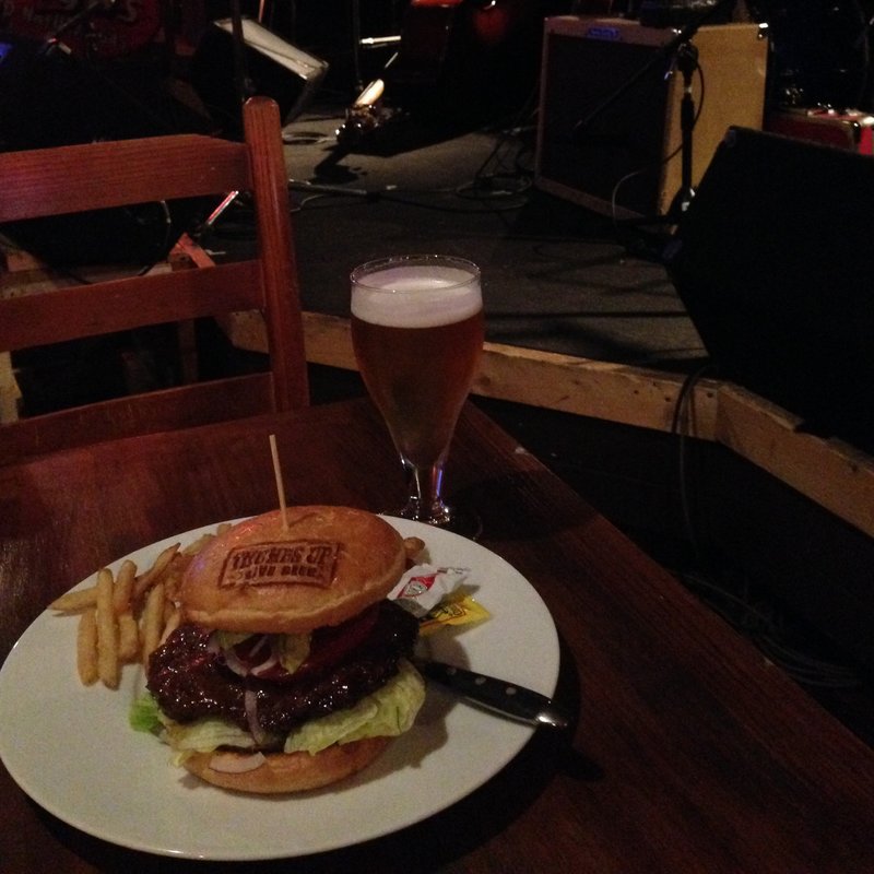 アボカドチーズバーガー(THUMBS UP （サムズ アップ）)